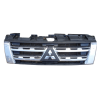 Решетка радиатора (дефект) Mitsubishi Pajero IV 2011-2014 7450A777