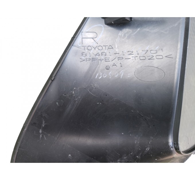 Заглушка противотуманных фар правая  Toyota COROLLA E15 2006 - 2013  8148112170