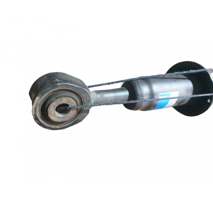 Амортизатор передний Toyota Land Cruiser 200 2007-2023 4851060180