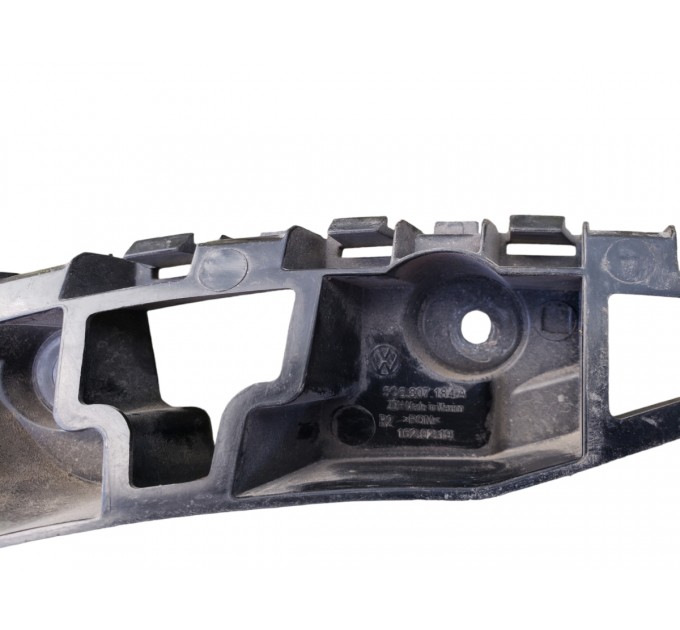 Кронштейн бампера переднего внешний правый  Volkswagen JETTA IV 2008 - 2023  5C6807184A