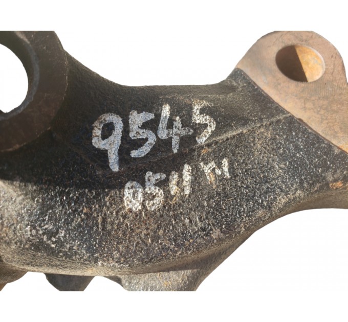 Кулак поворотный передний правый цапфа   Toyota Camry V40 2006 - 2011 4321158010