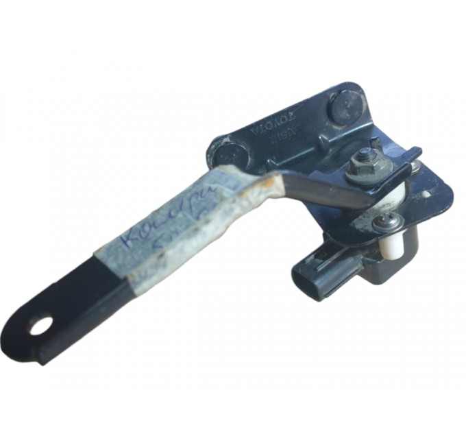 Датчик уровня кузова задний правый с кронштейном Toyota Camry 50 2011-2014 8940741010