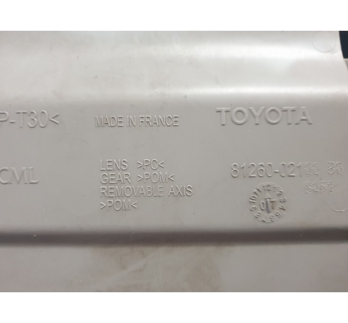 Потолочный плафон без крышки Toyota Auris E150  2006-2012 8126002100B0