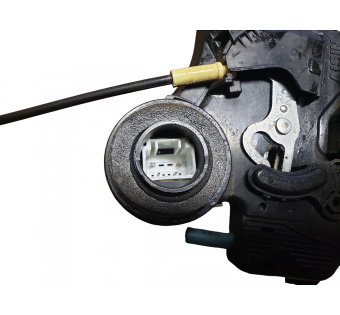 Замок двери задней правой 4pin Suzuki Grand Vitara 2005-2015 8231065J11