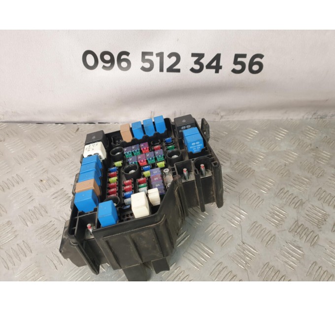блок предохранителей под капотом Hyundai Santa Fe (2006-2012) 919502B100