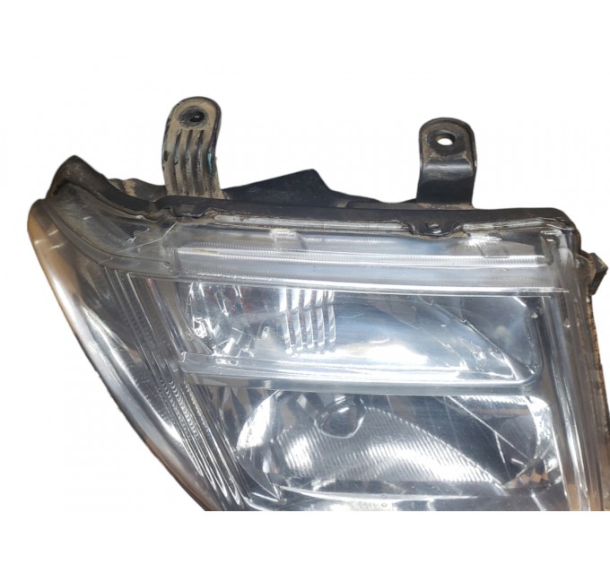 Правая фара Nissan Navara D40 2005-2012 26010EB30A