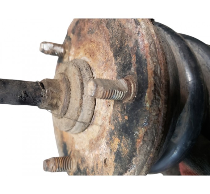 Передний амортизатор в сборе +1 С ЛОПНУВШЕЙ ПРУЖИНОЙ Nissan Navara D40 2005-2012 56100EB37D