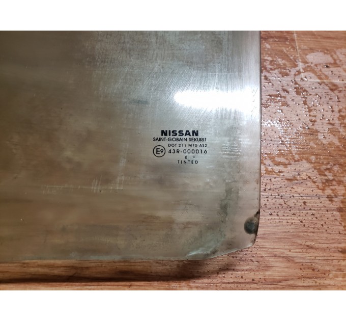 Стекло двери передней левой Nissan Navara D40 2005-2012 80301EB300