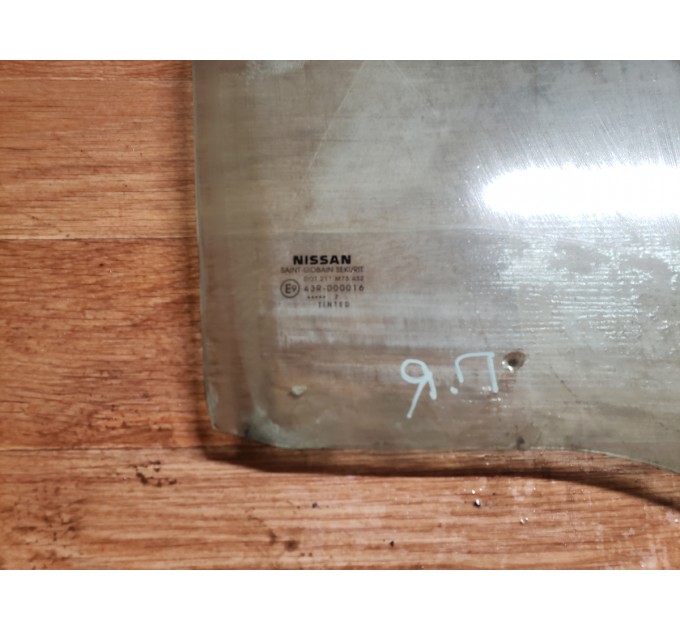 Стекло двери передней правой Nissan Navara D40 2005-2012 80300EB300