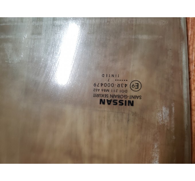 Стекло двери задней правой Nissan Navara D40 2005-2012 82300EB300