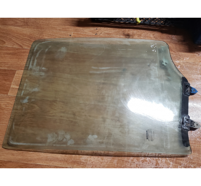Стекло двери задней правой Nissan Navara D40 2005-2012 82300EB300