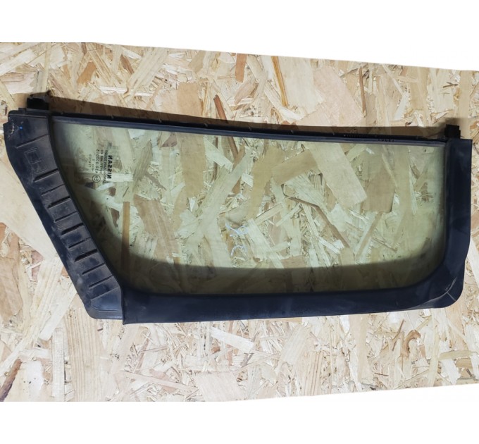 Глухое стекло двери задней правой Nisssan Navara 2005-2012 82262EB300