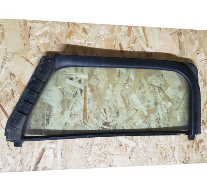 Глухое стекло двери задней левой Nisssan Navara 2005-2012 82263EB300