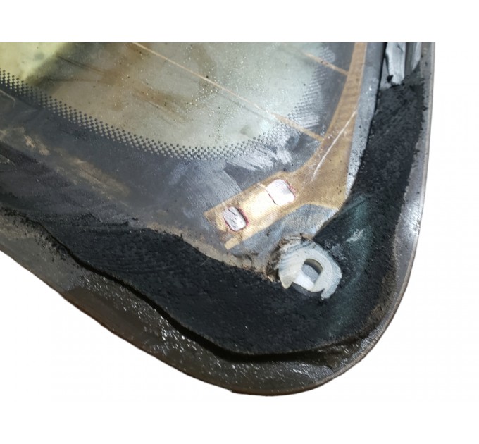 Заднее стекло Nissan Navara 2005-2012 оторвана фишка подогрева 79700EB304