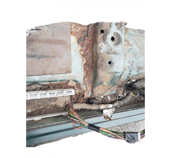 Порог кузова со стойкой левый Nissan Navara 2005-2012 76023EB36J