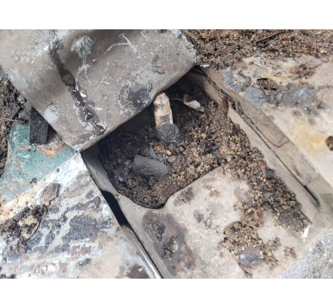 Порог кузова со стойкой левый Nissan Navara 2005-2012 76023EB36J