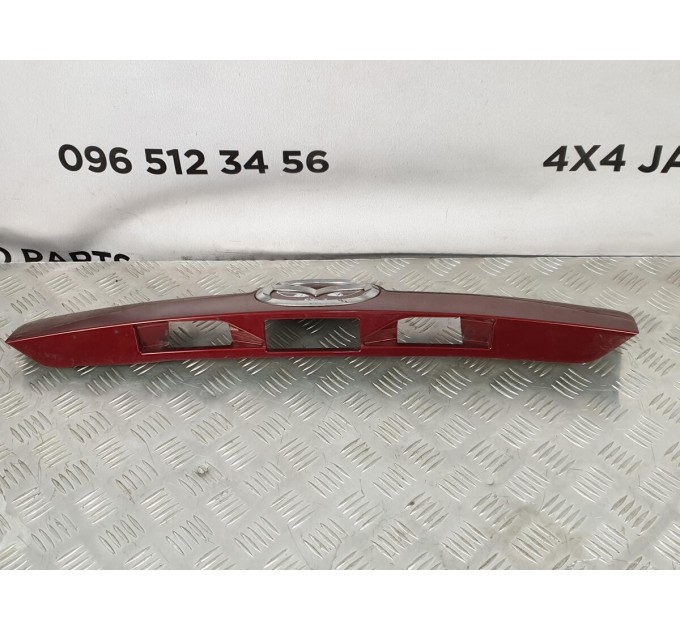 накладка крышки багажника с значком MAZDA CX-7 2,3 (2006-2012) EG2150811