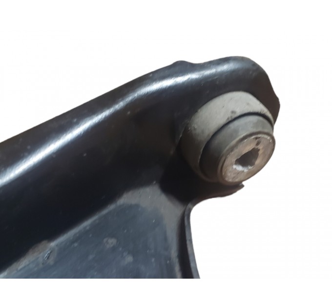 Левый передний рычаг Renault Kangoo 1997-2008  8200942417