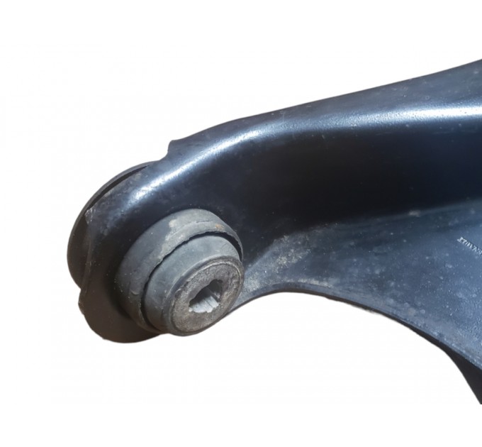 Левый передний рычаг Renault Kangoo 1997-2008  8200942417
