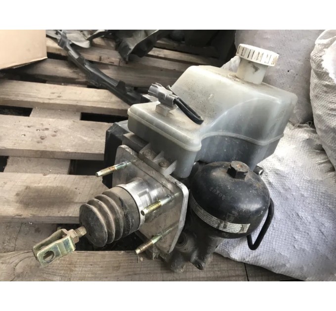Блок ABS в сборе Mitsubishi Pajero 3 1999-2006  MR977461