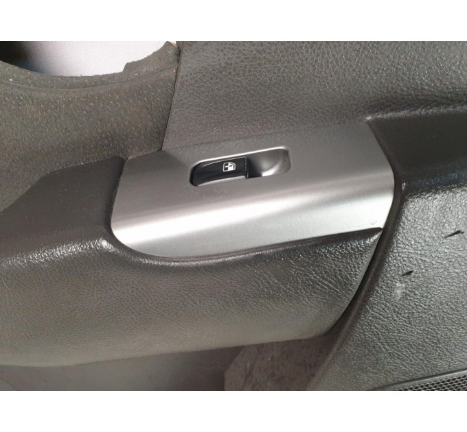накладка кнопки склопідйомника двері задньої лівої Hyundai Santa Fe (2006-2012) 935822B000BS