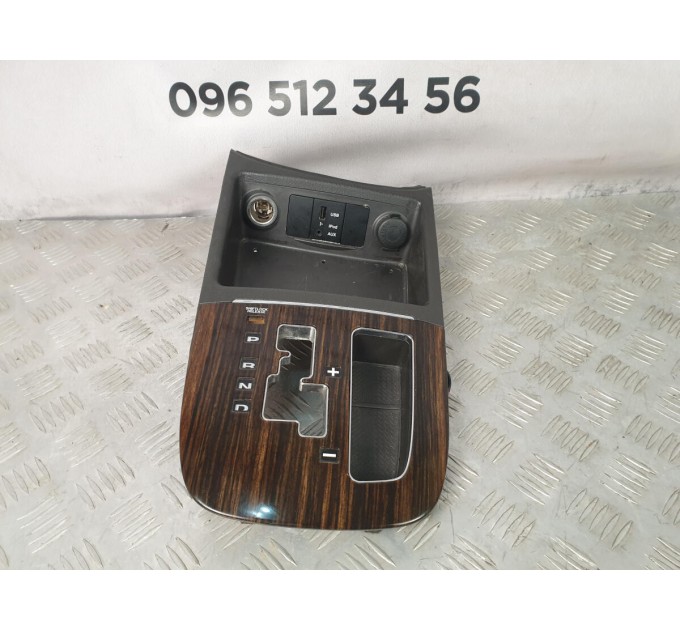 накладка на центральну консоль aux та usb Hyundai Santa Fe (2006-2012) 936002B300CA