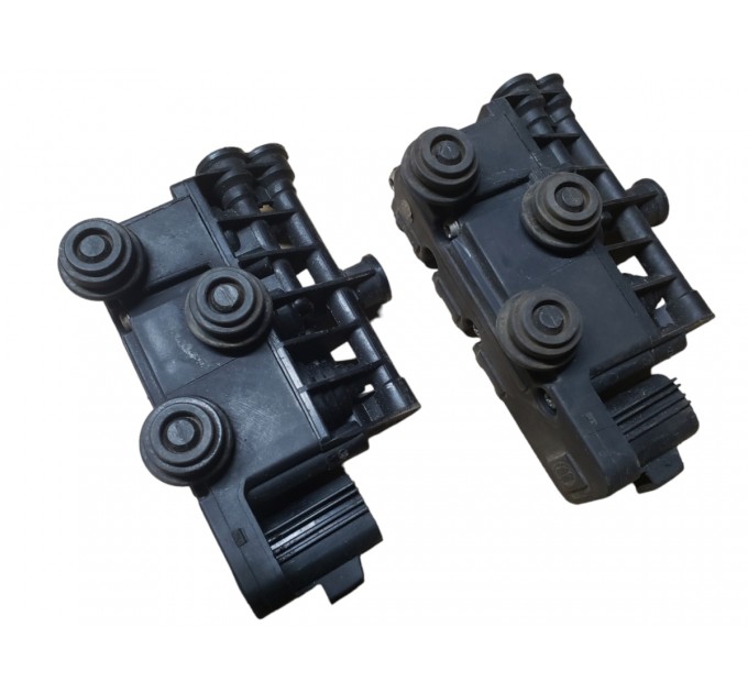 Передний блок клапанов пневмоподвески  Range Rover Sport L320 2004-2013 RVH000095