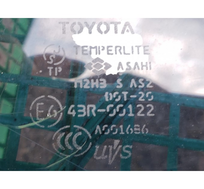 Стекло заднее правое глухое в кузов Toyota RAV4 CA20 2000-2006 6271042210