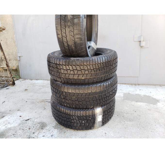 Комплект резины зимней Maxxis Arctictrekker 215/60 R16 99T Остаток протектора 7мм