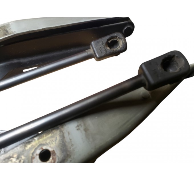 Петли капота с амортизаторами комплект Jeep Grand Cherokee WJ 1998-2004 55256196AB