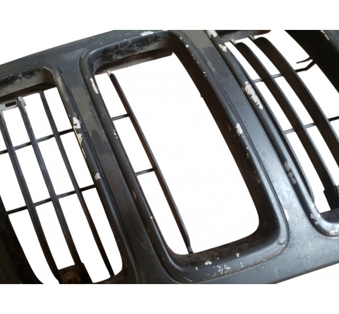 Решетка радиатора дефект Jeep Grand Cherokee WJ 1998-2004 5GL79TRMAA