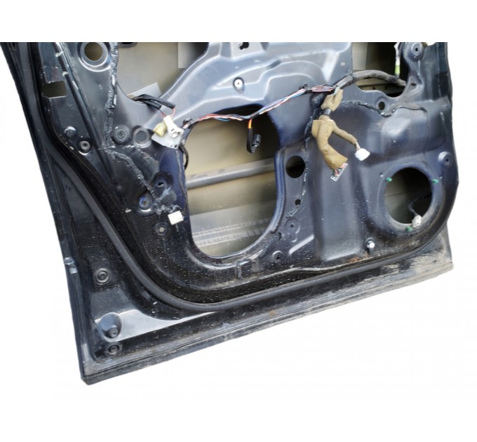 дверь передня левая suzuki grand vitara 2005-2015 6800265843
