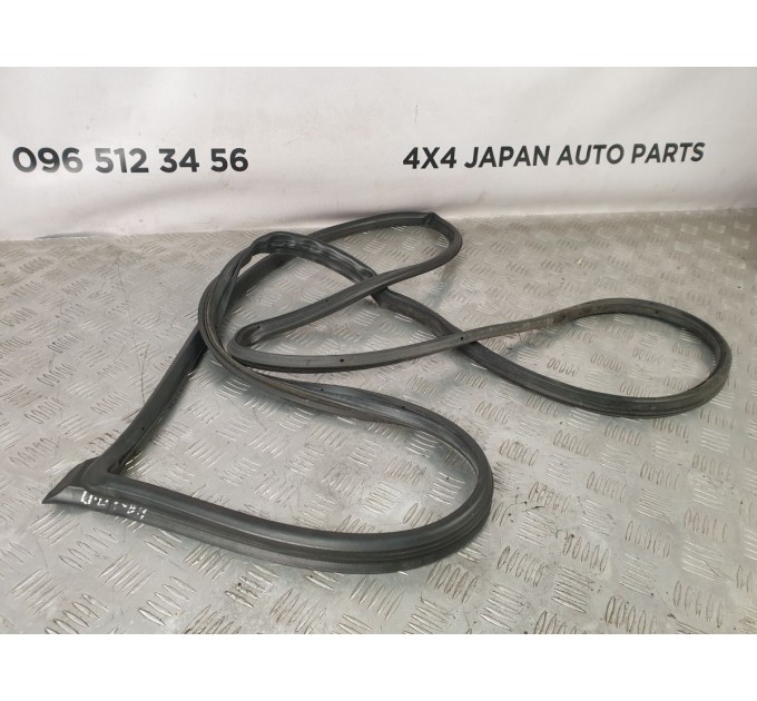 уплотнитель дверного проема передней левой Honda CR-V 3 2006-2011 72355SWWE01ZA
