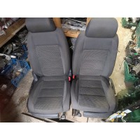Передние сидения пара Volkswagen Touran 2.0D 2003-2006 661927644