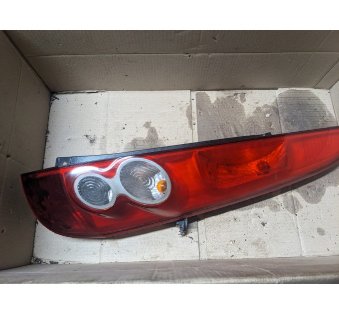 Фонарь задний правый Ford Fiesta 1.3 2002-2008 1437625