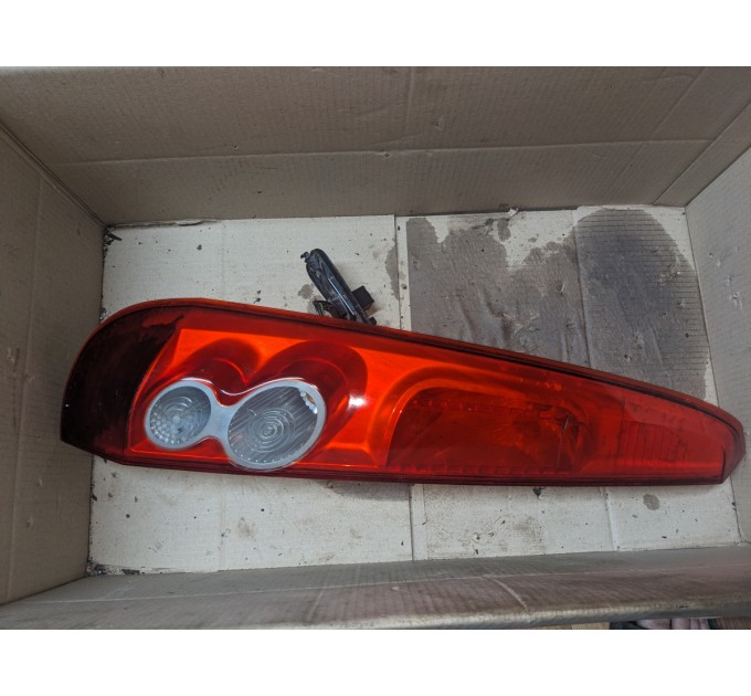 Фонарь задний левый ДЕФЕКТ Ford Fiesta 1.3 2002-2008 1437626