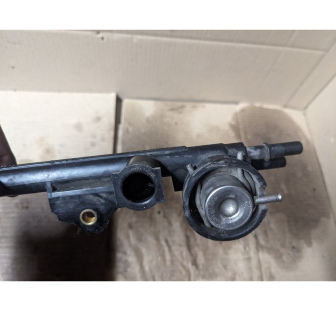 Топливная рейка Ford Fiesta 1.3 2002-2008 1543177