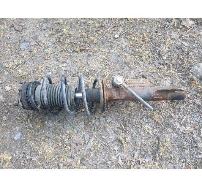 Стойка передняя правая в сборе Ford Fiesta MK5 1.3 2002-2008 1329534