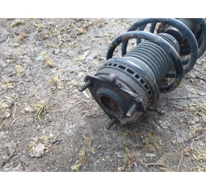 Стойка передняя левая в сборе Ford Fiesta MK5 1.3 2002-2008 1329536