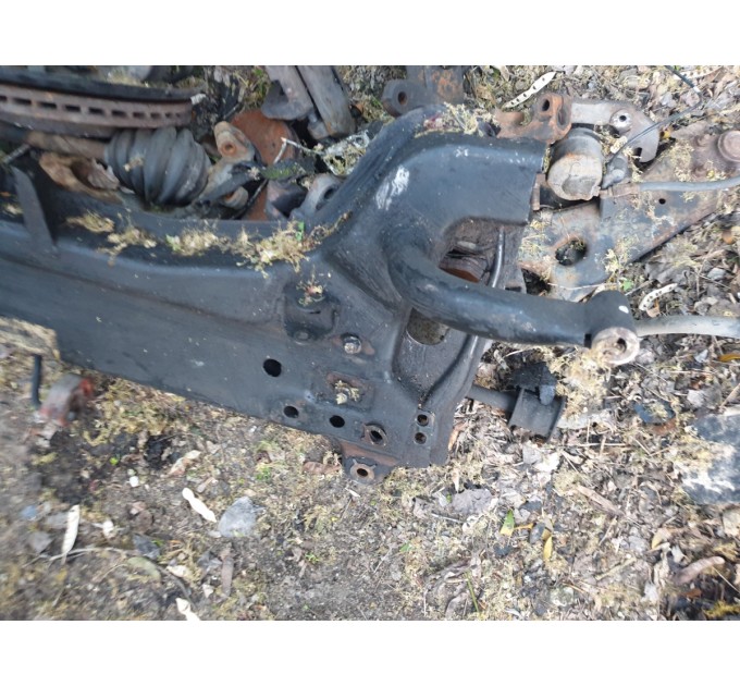 Подрамник передний Ford Fiesta MK5 1.3 2002-2008 1361099