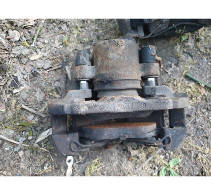 Супорт передний правый Ford Fiesta MK5 1.3 2002-2008 1478474