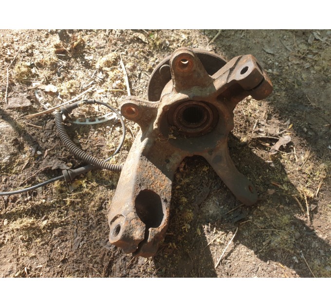 Цапфа передняя левая Ford Fiesta MK5 1.3 2002-2008 1479001