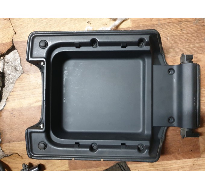 Подлокотник Range Rover Sport L320 2004-2013 FJB500023PVJ