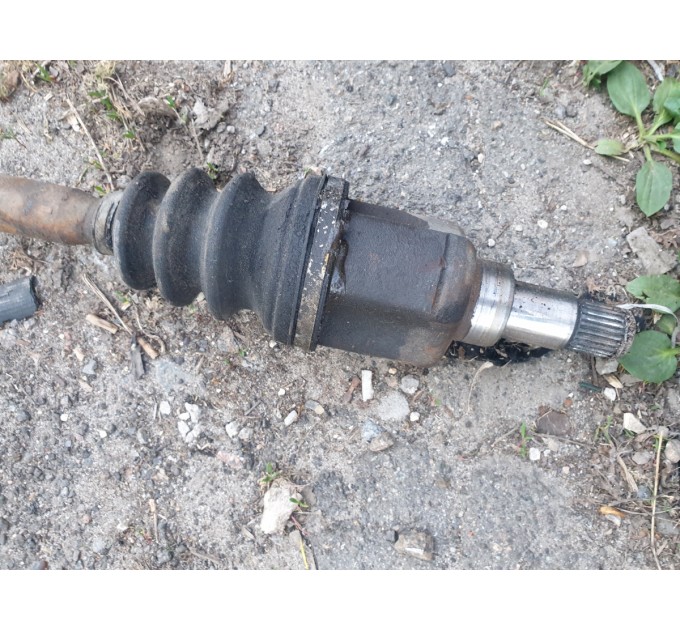 Полуось передняя левая Ford Fiesta MK5 1.3 2002-2008 1493223