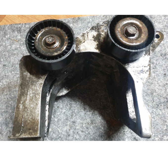 Кронштейн генератора в сборе Ford Fiesta MK5 1.3 2002-2008 1340774