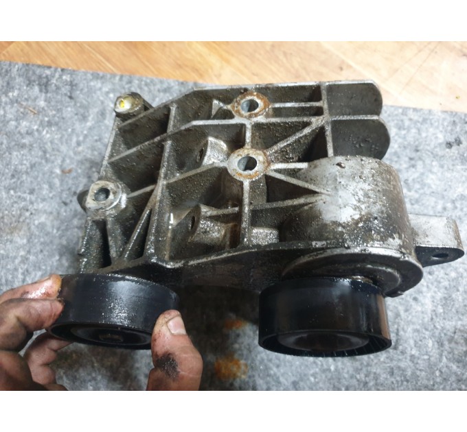 Кронштейн генератора в сборе Ford Fiesta MK5 1.3 2002-2008 1340774