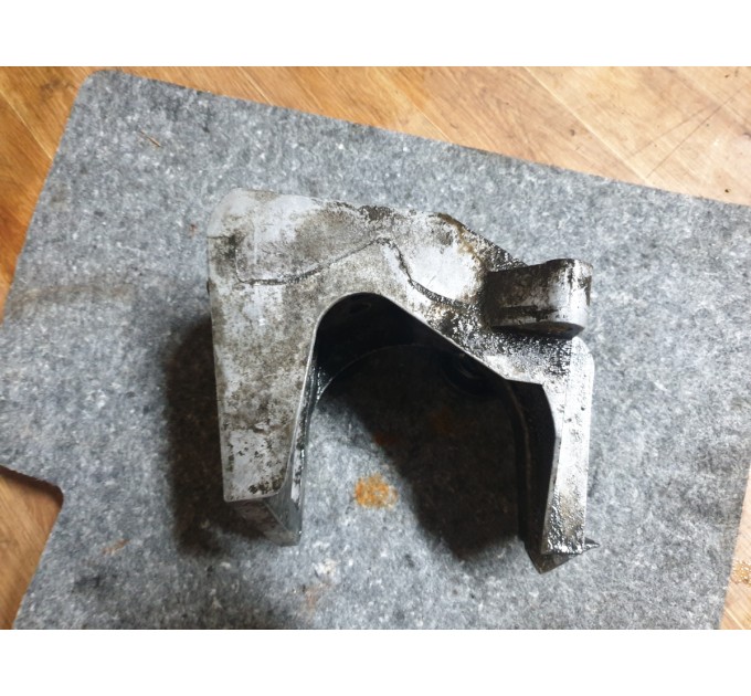 Кронштейн генератора в сборе Ford Fiesta MK5 1.3 2002-2008 1340774