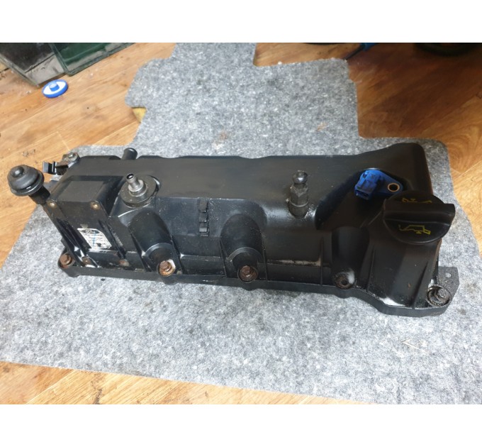 Клапанная крышка маленький дефект Ford Fiesta MK5 1.3 2002-2008 1691446