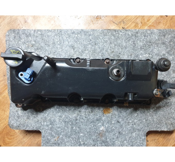 Клапанная крышка маленький дефект Ford Fiesta MK5 1.3 2002-2008 1691446