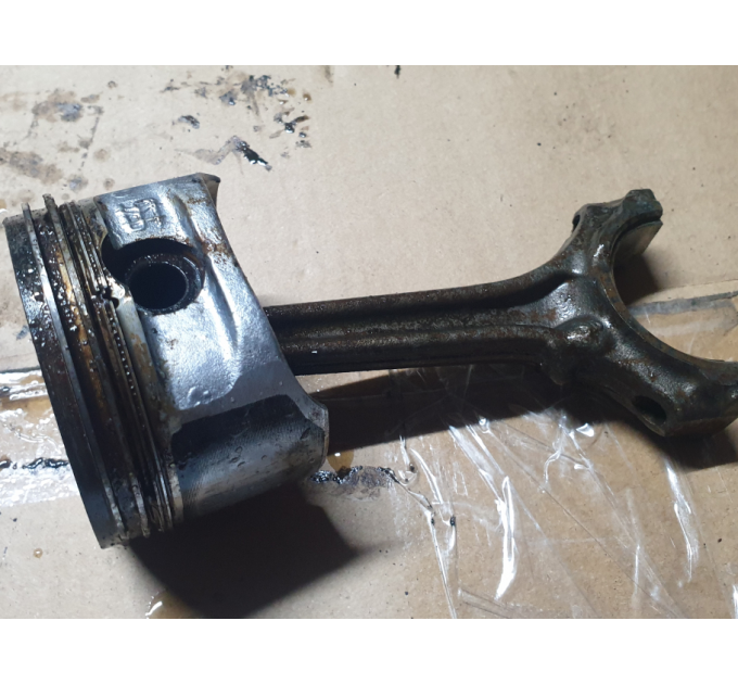 Поршень с шатуном Ford Fiesta MK5 1.3 2002-2008 1694164